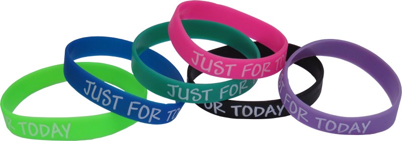 Addiction Awareness Silicone Bracelet 50 Pack　並行輸入 We Keep You Motivated Addiction Recovery Motivational Wristband