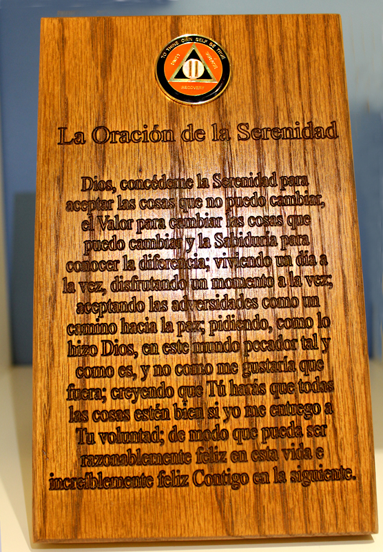 Solid Oak Serenity Prayer in Spanish Medallion Holder Wall Plaque
